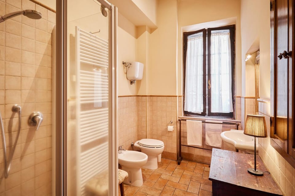 Shower, Toilet, Bathroom, bidet, towels