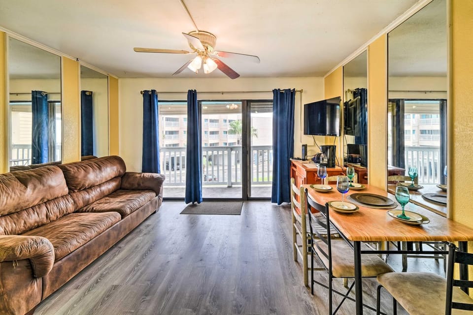 Seaside Corpus Christi Condo at The Villa del Sol! House in Nueces County