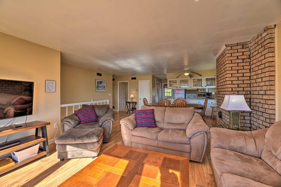'East of the Sun' Beachside Apartment w/ Deck! House in Emerald Isle