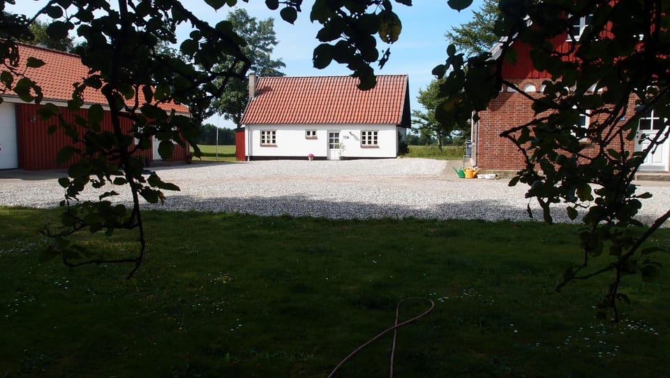 Property building, Neighbourhood