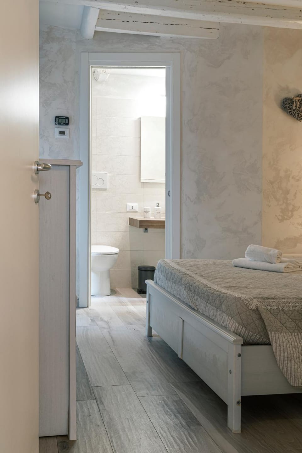 Bathroom, Photo of the whole room, Bedroom