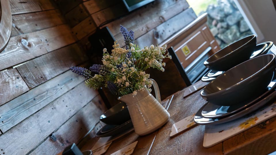 Seating area, Dining area