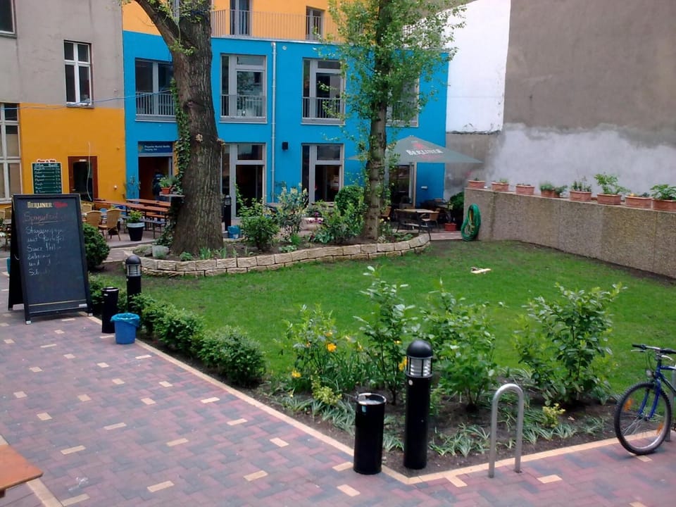 Property building, Patio, Spring, Day, Summer, Garden, Garden, Balcony/Terrace, Garden view