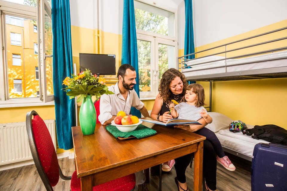 People, Living room, Photo of the whole room, Bedroom, children, group of guests, Family