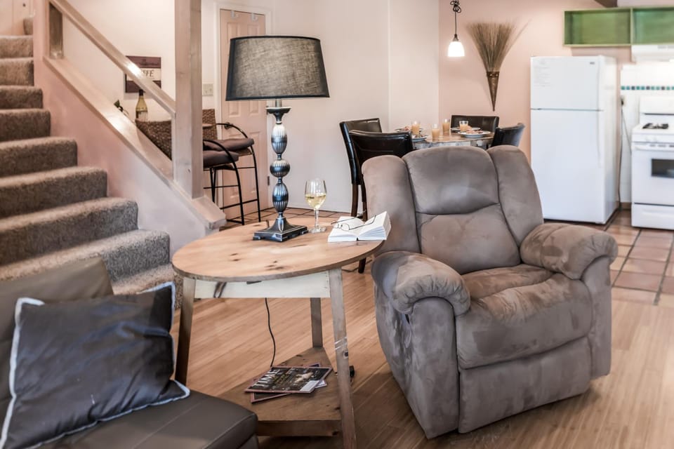 Kitchen or kitchenette, Living room, Seating area, Dining area, furniture