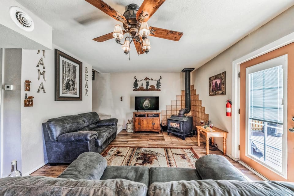 TV and multimedia, Living room, Seating area, fireplace, furniture