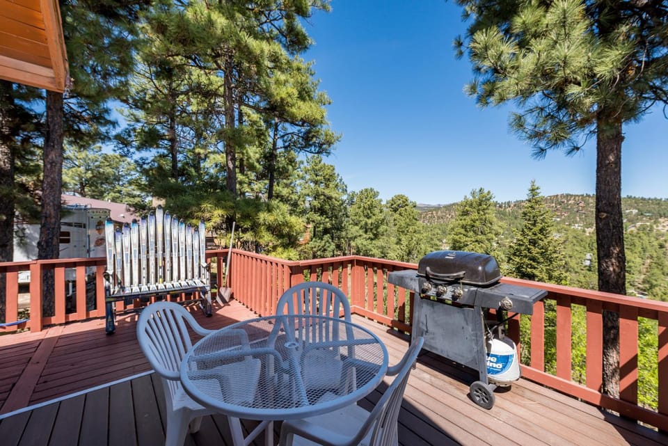 Natural landscape, BBQ facilities, Balcony/Terrace, Seating area, Mountain view