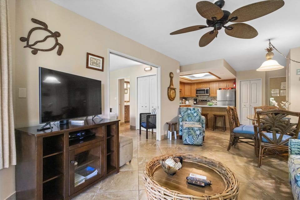 TV and multimedia, Kitchen or kitchenette, Living room, Seating area, furniture