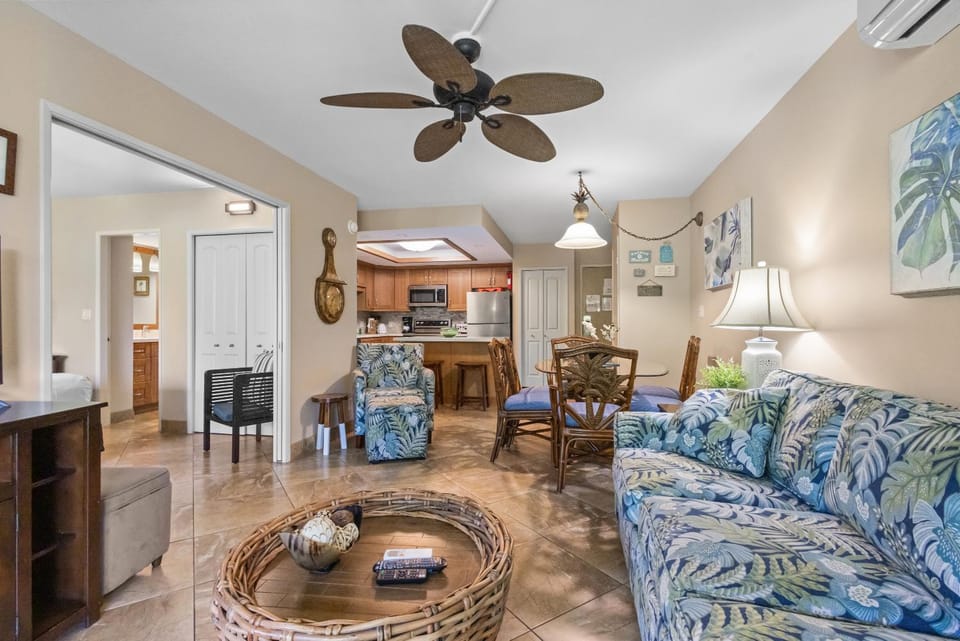 Day, Living room, Seating area, Dining area, furniture, kitchen