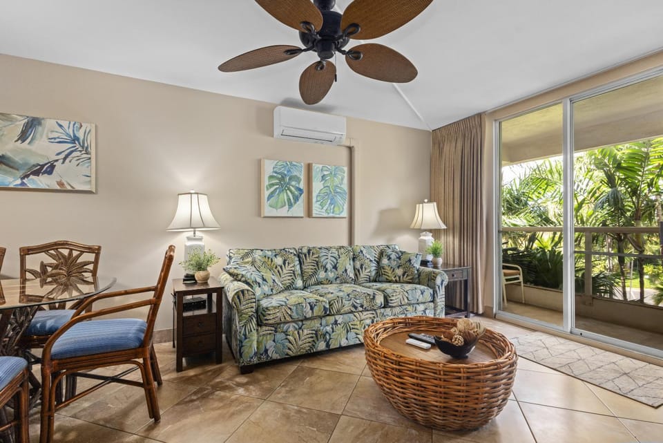 Balcony/Terrace, Living room, Seating area, furniture, air conditioner