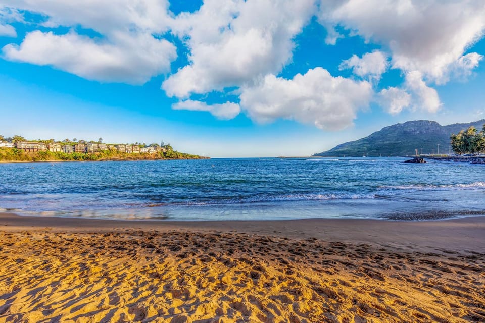 Pristine Lihue Condo w/ Balcony: Walk to Beach! House in Lihue