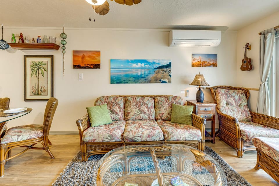 Pristine Lihue Condo w/ Balcony: Walk to Beach! House in Lihue