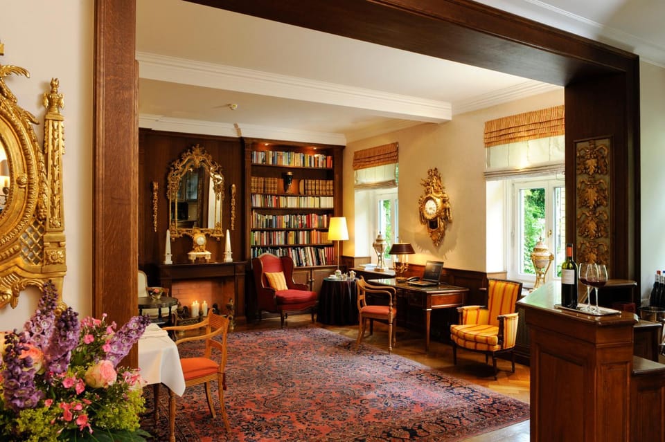 Lounge or bar, Lounge or bar