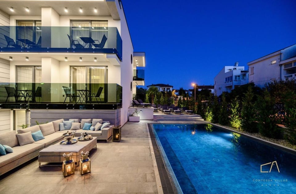 Property building, Swimming pool