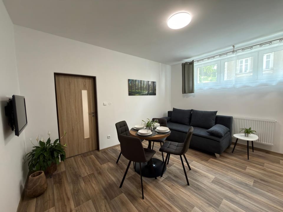 Living room, Lunch