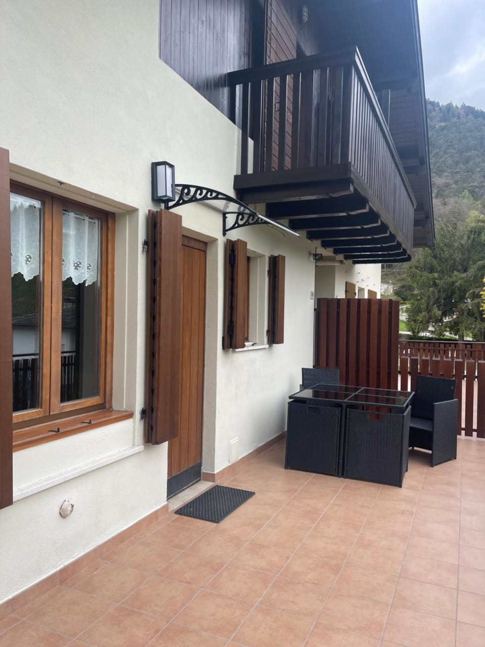 Property building, Balcony/Terrace, Garden view, Lake view, Mountain view