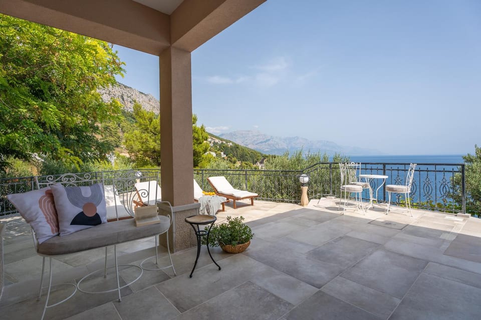 View (from property/room), Balcony/Terrace, Seating area, Sea view