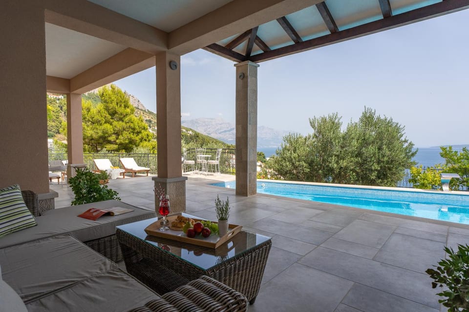 Patio, Seating area, sunbed