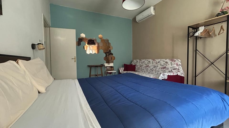 Bed, Photo of the whole room, Bedroom, air conditioner