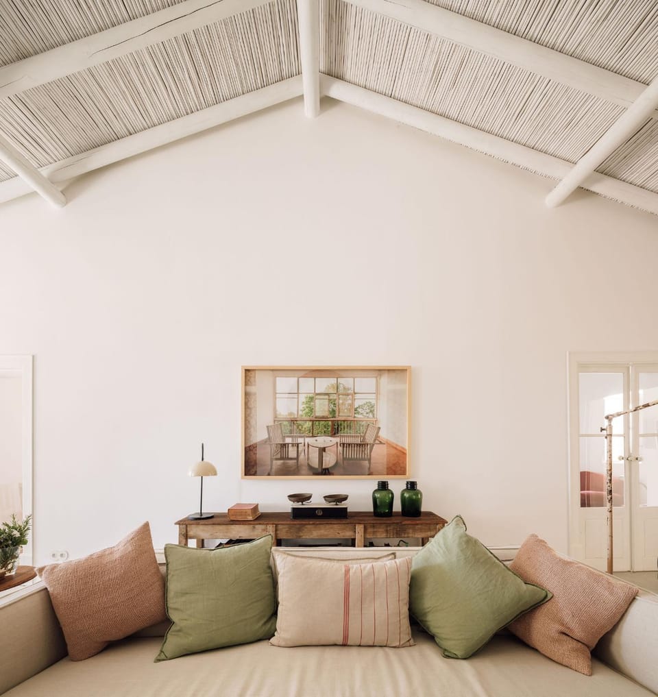 Living room, Seating area, fireplace