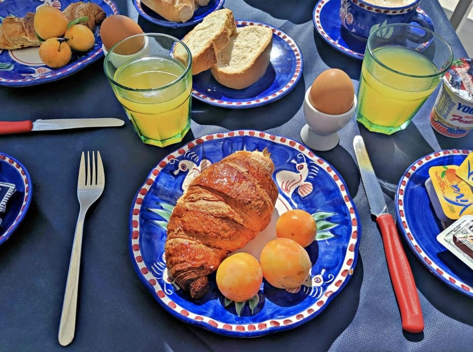 Food and drinks, Food, Breakfast, Continental breakfast, Dinner