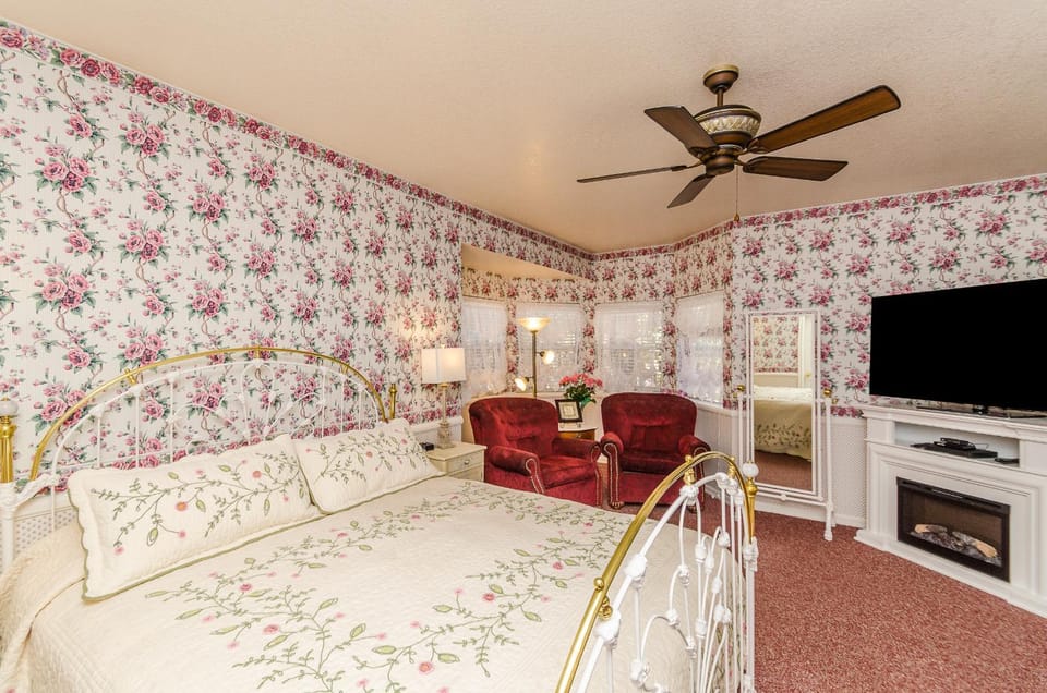 Apples Bed and Breakfast Inn Bed and Breakfast in Big Bear
