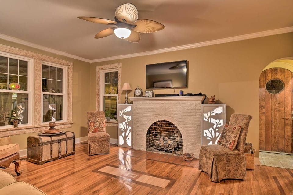 2 Mi to Oaklawn Casino Home with Peaceful Yard! House in Hot Springs