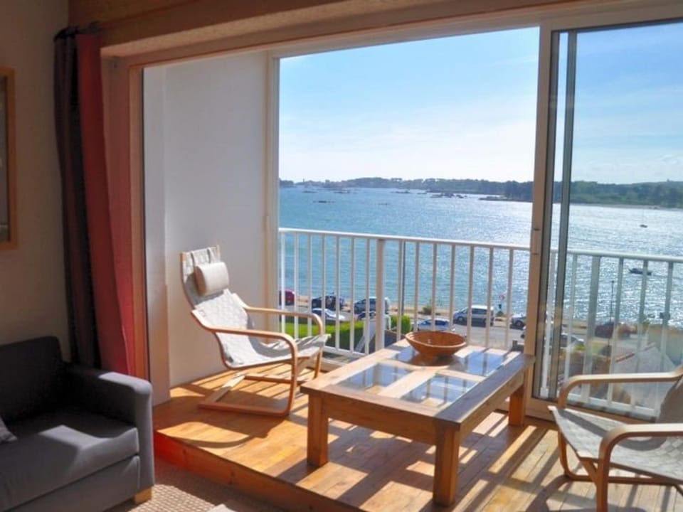 Appartement duplex avec terrasse, vue mer, plages à 100m, Trégastel - FR-1-368-224 Apartment in Trégastel