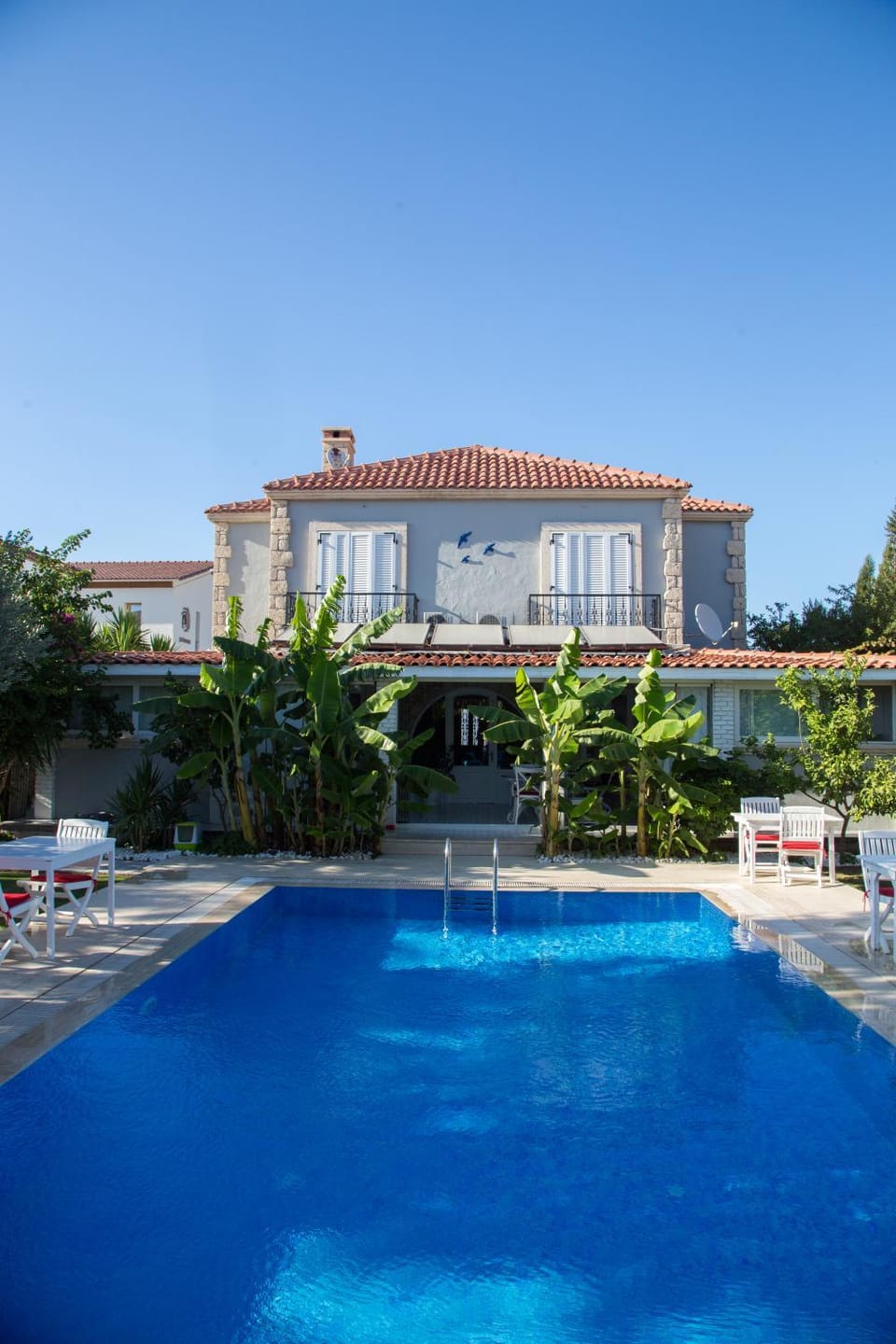 Property building, Pool view