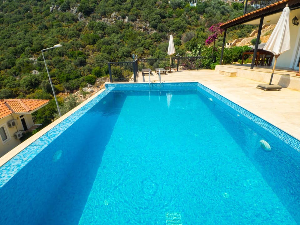 Day, Swimming pool