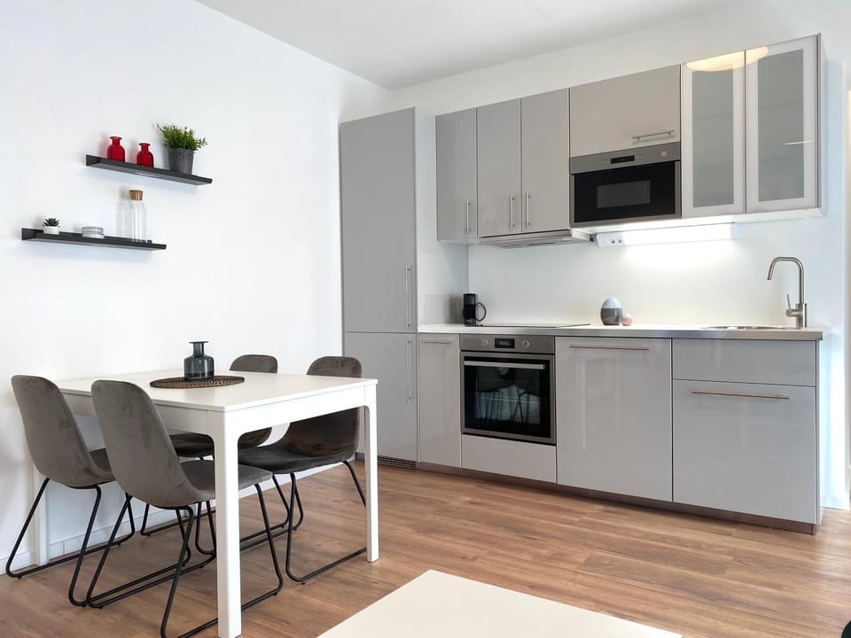 Kitchen or kitchenette, Dining area, dishwasher, minibar, pet friendly, stove