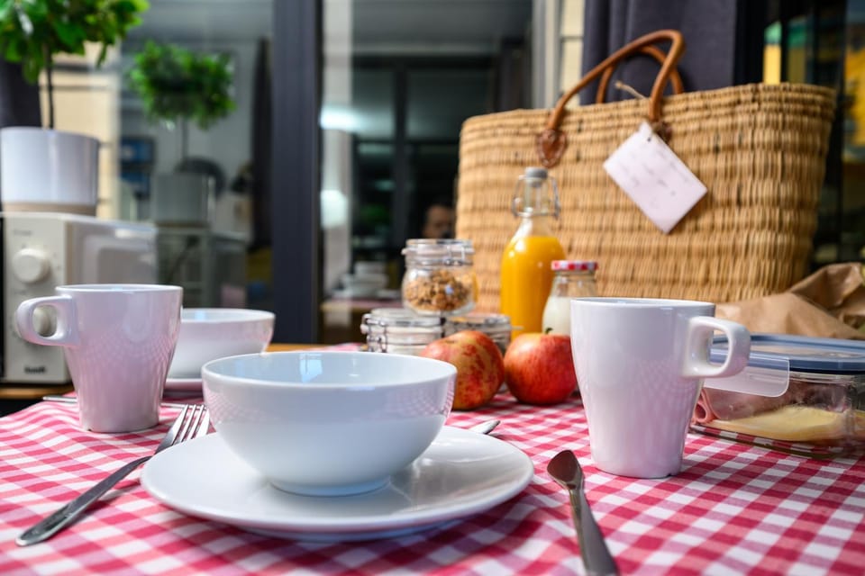 Coffee/tea facilities, Food and drinks, Dining area, Food, Breakfast, Continental breakfast