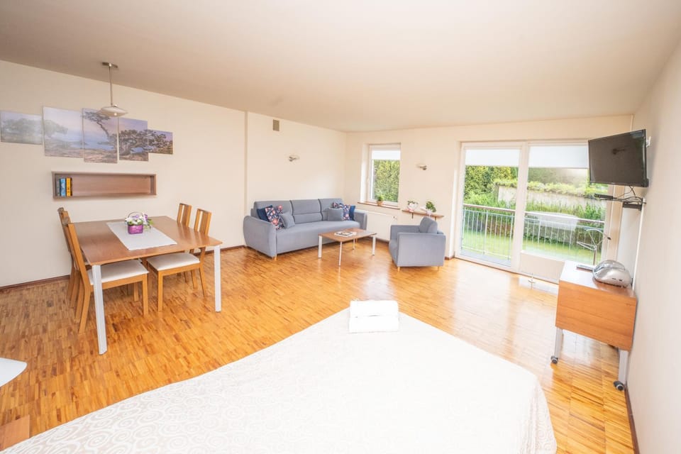 TV and multimedia, Living room, Dining area