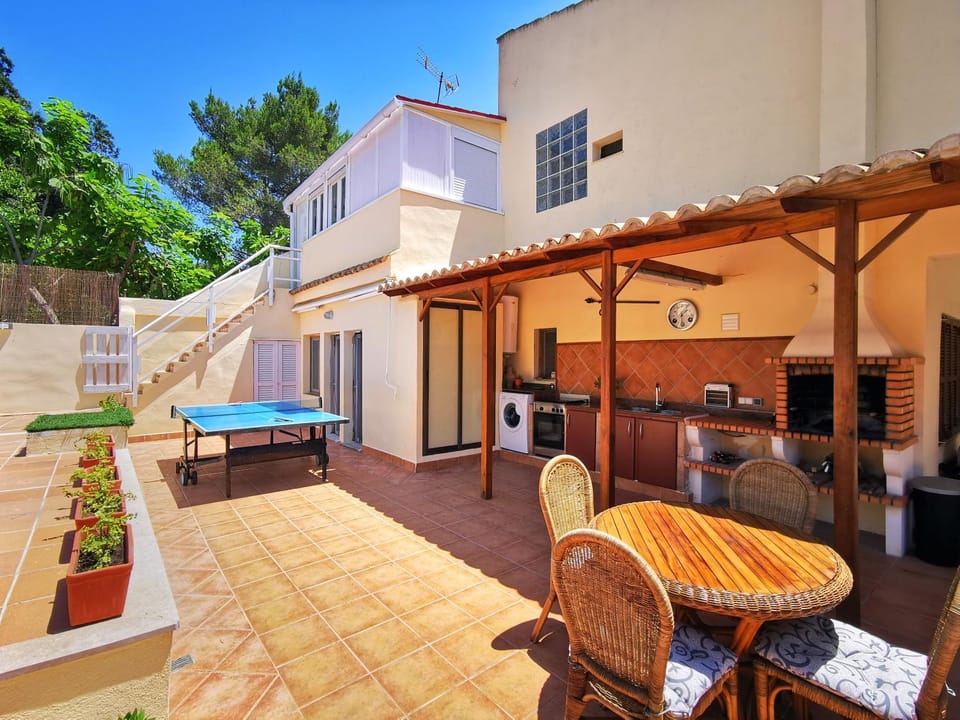 Patio, BBQ facilities, Table tennis, Balcony/Terrace