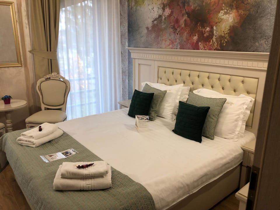Park Luxury Rooms Bed and Breakfast in Prahova, Romania