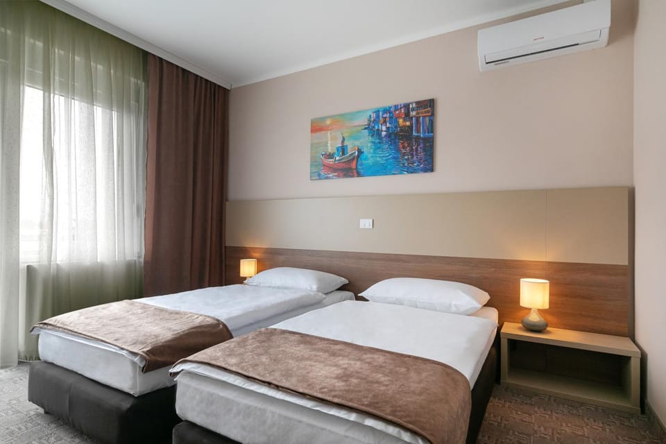 Bed, Photo of the whole room, Bedroom, air conditioner