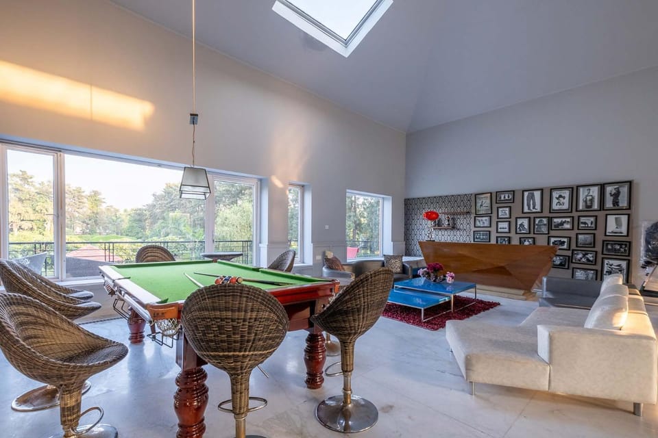 Game Room, Living room