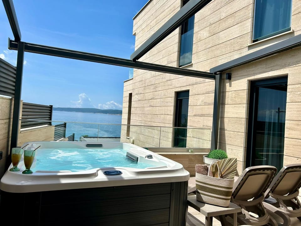 Day, Hot Tub, View (from property/room), Balcony/Terrace, Sea view, sunbed
