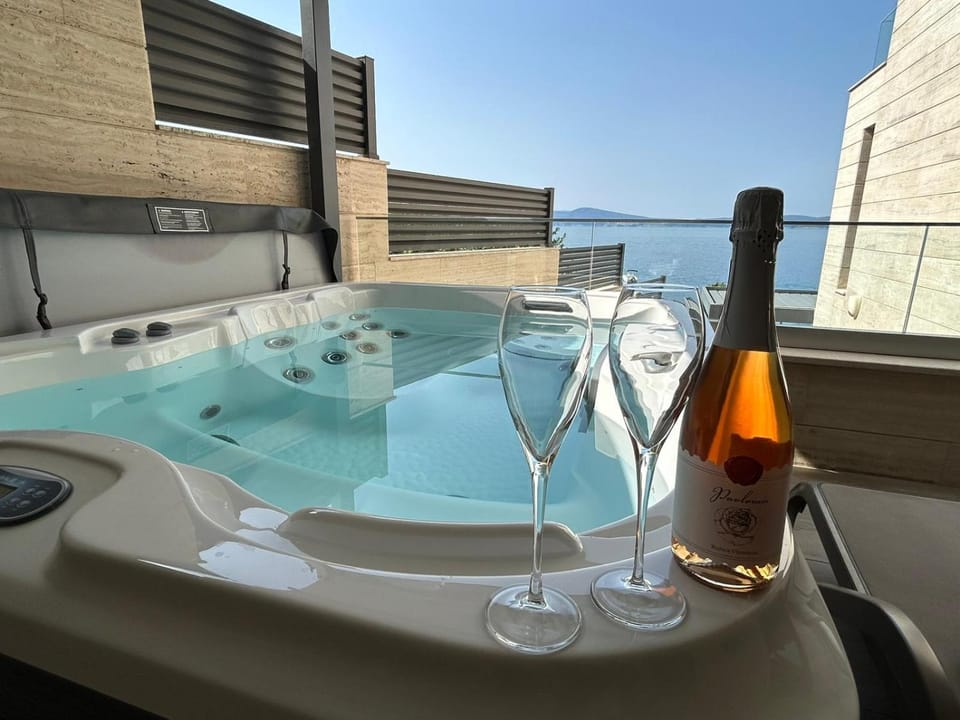 Hot Tub, Balcony/Terrace, Sea view