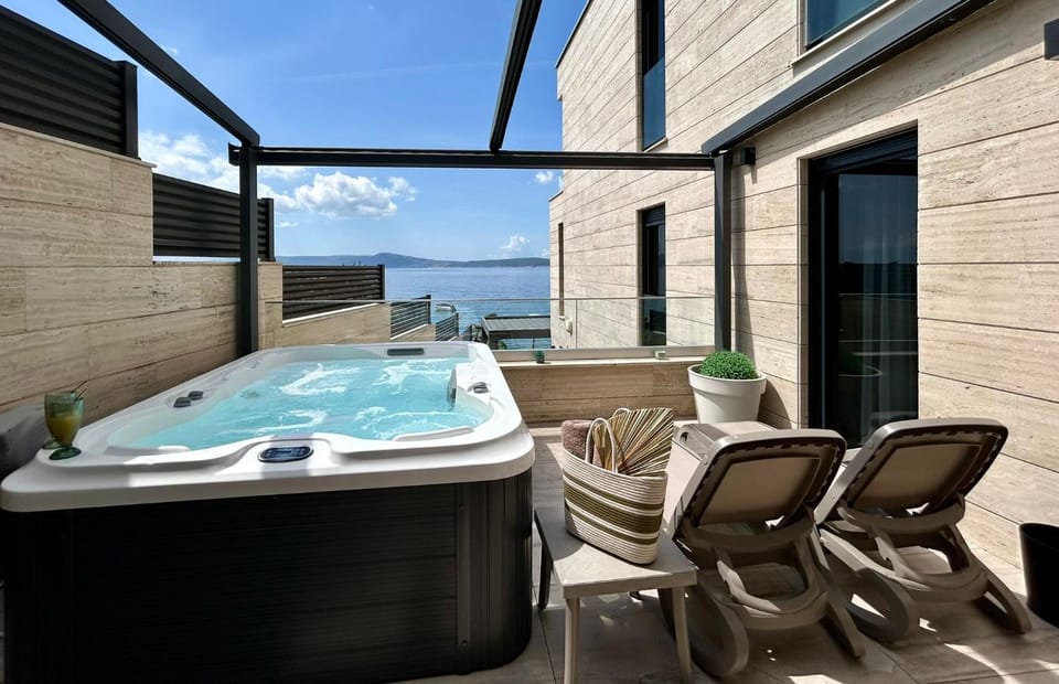 Day, Hot Tub, View (from property/room), Balcony/Terrace, sunbed