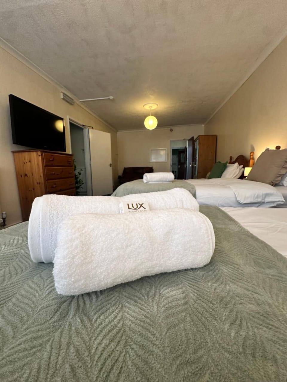 The Jays Guest House Bed and Breakfast in Bristol