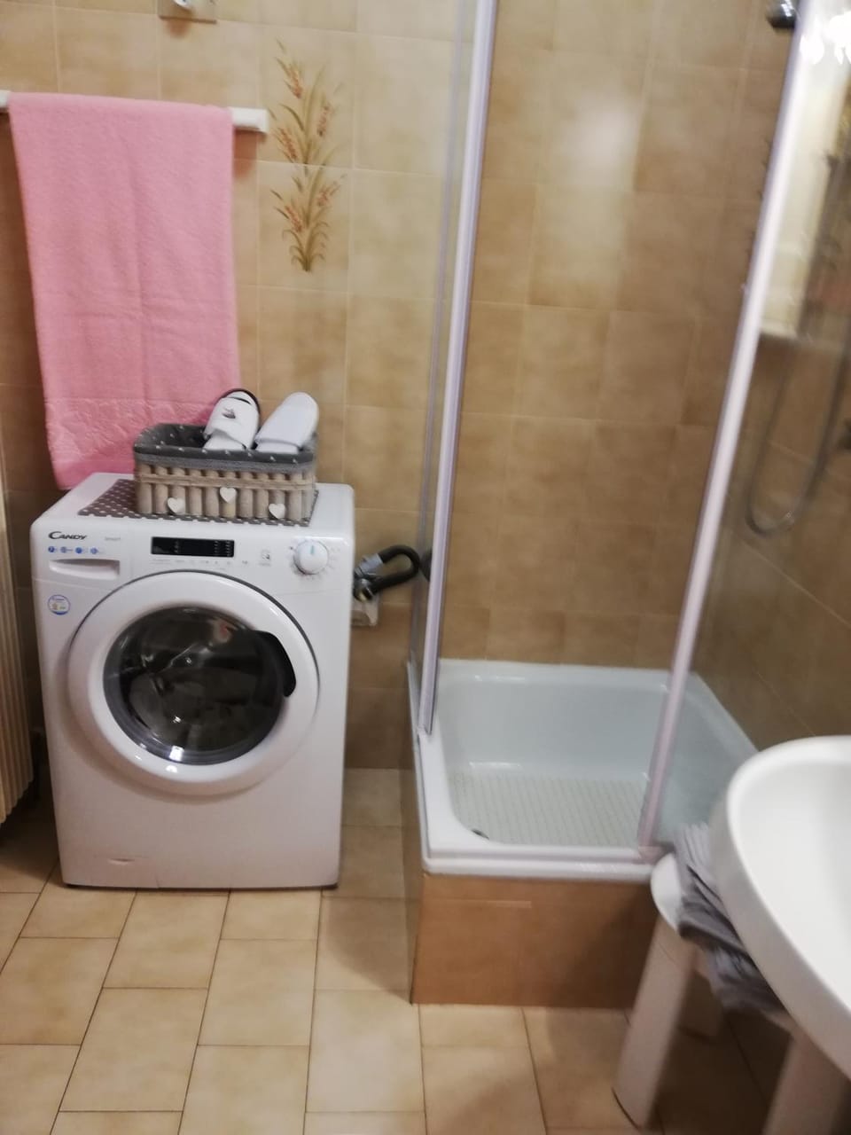 Shower, Bathroom, towels, washing machine