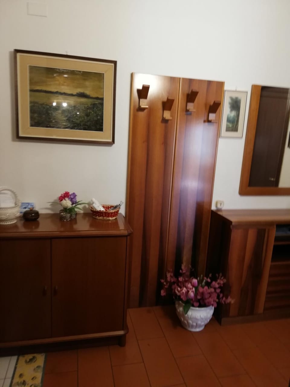 Facade/entrance, wardrobe