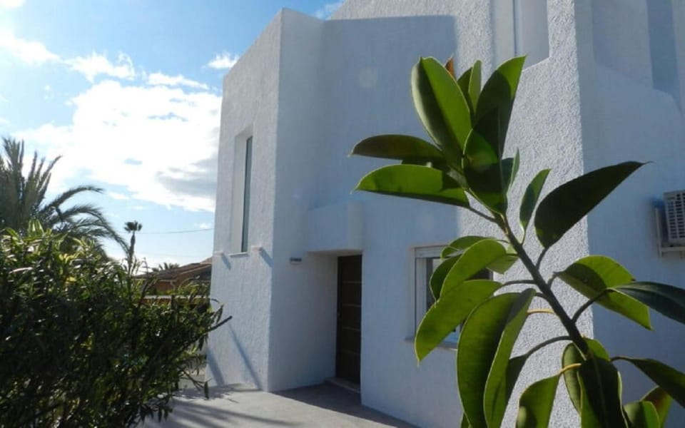 Property building, Facade/entrance, Off site