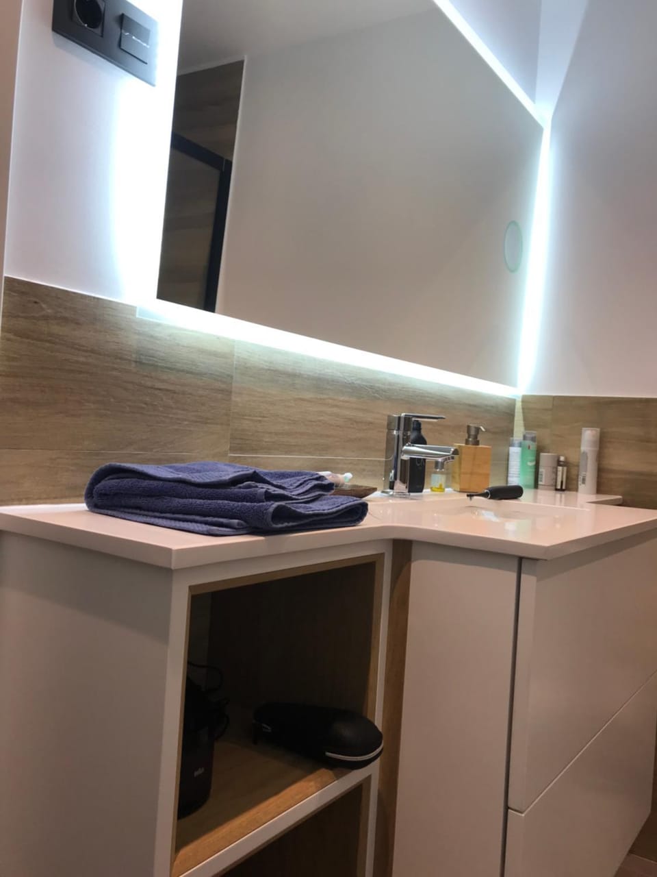 Bathroom, towels