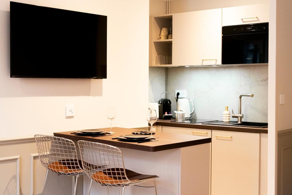 Suite privée tout confort rénovée, Esprit hôtel 4 étoiles Apartment in Caen