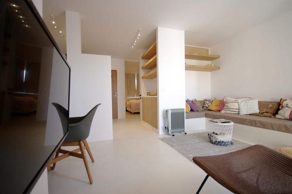 Communal lounge/ TV room, Living room