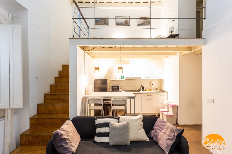 Coffee/tea facilities, Kitchen or kitchenette, Living room, kitchen