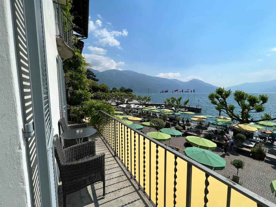 Balcony/Terrace, Mountain view