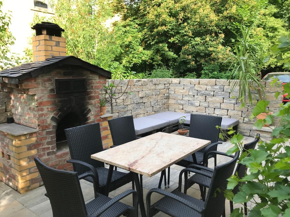 BBQ facilities, Balcony/Terrace, Seating area